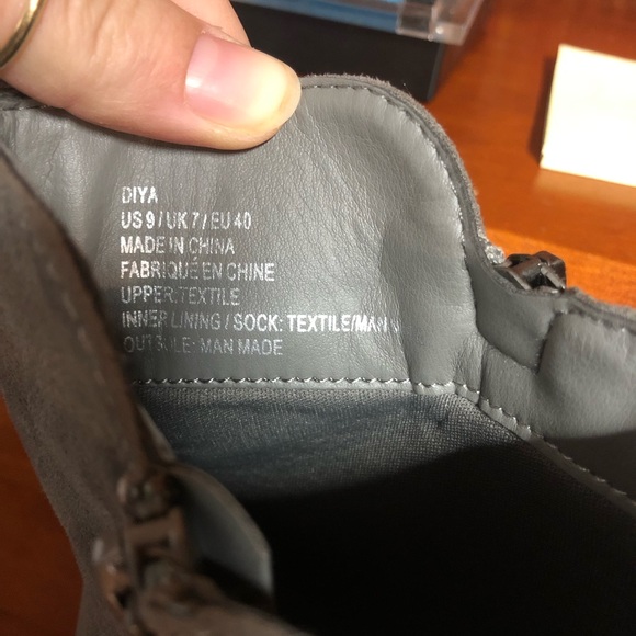 Brand new never worn Chelsea style boots - Picture 2 of 4